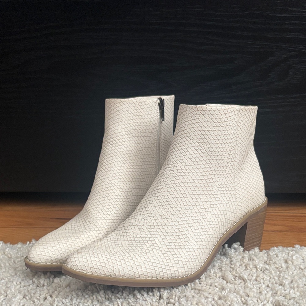 Elegant White Ankle Boots